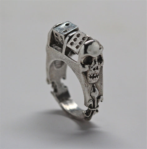 'Roll The Dice!' Ring with moving dice.
